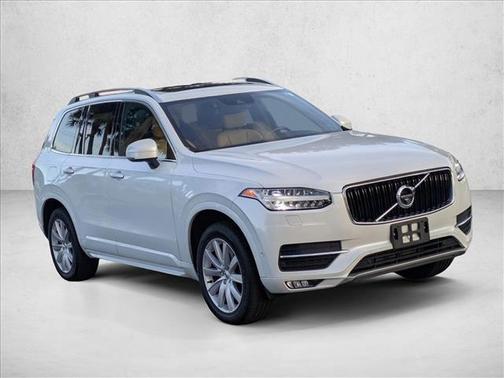 2017 Volvo XC90 T6 Momentum