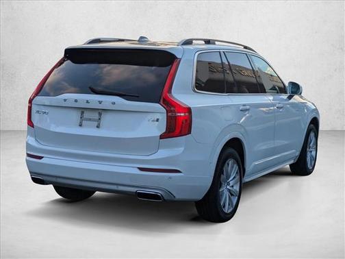 2017 Volvo XC90 T6 Momentum