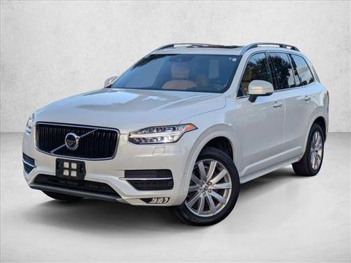 2017 Volvo XC90 T6 Momentum