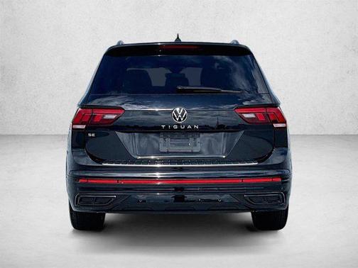 Deep Black Pearl 2024 Volkswagen Tiguan 2.0T SE R-Line Black