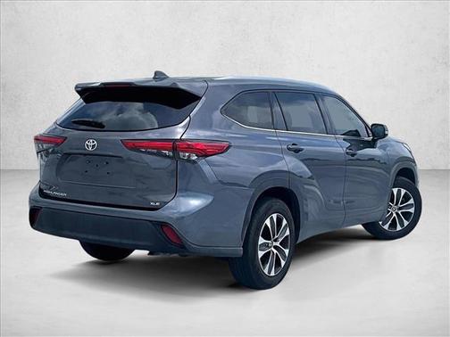 Magnetic Gray Metallic 2021 Toyota Highlander XLE