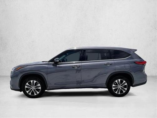 Magnetic Gray Metallic 2021 Toyota Highlander XLE