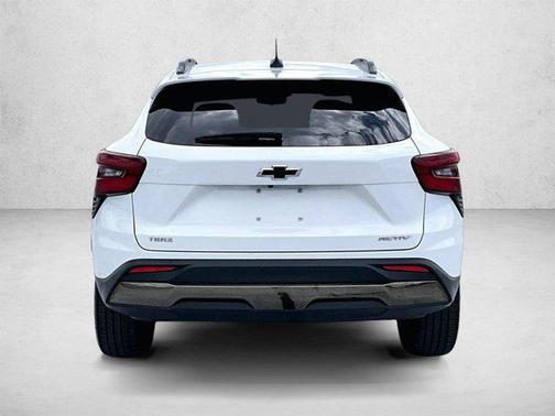 Summit White 2024 Chevrolet Trax FWD ACTIV