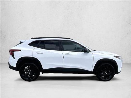 Summit White 2024 Chevrolet Trax FWD ACTIV