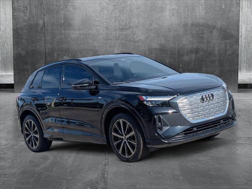 2022 Audi e-tron Premium Plus