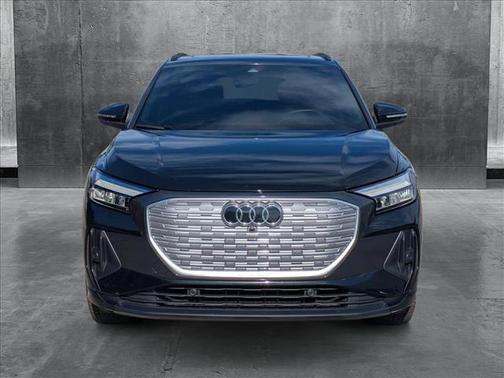 2022 Audi e-tron Premium Plus