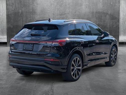 2022 Audi e-tron Premium Plus