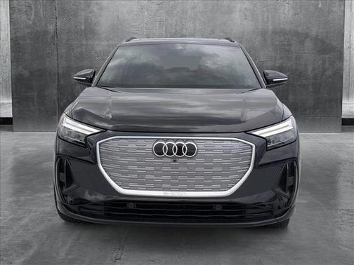 2022 Audi e-tron Premium Plus