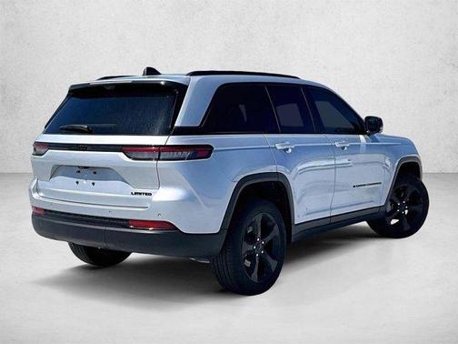 Silver Zynith 2025 Jeep Grand Cherokee Limited
