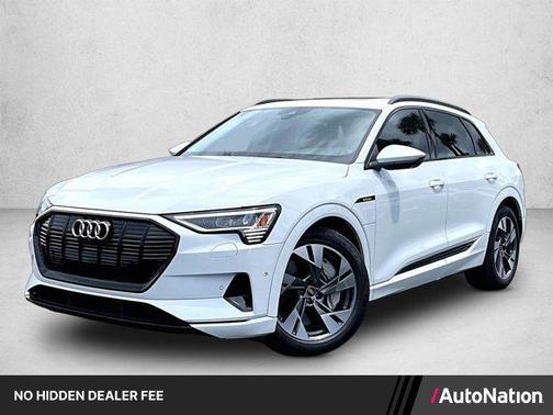 Glacier White Metallic 2022 Audi e-tron Premium