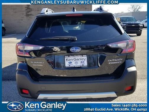 Crystal Black Silica 2025 Subaru Outback Touring XT