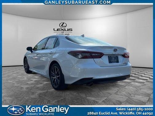 2022 Toyota Camry Hybrid XLE