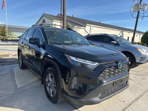 2022 Toyota RAV4 Hybrid XLE