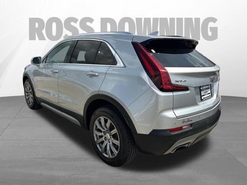 Radiant Silver Metallic 2019 Cadillac XT4 Premium Luxury