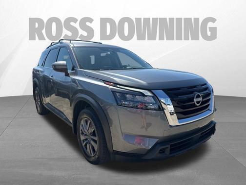2024 Nissan Pathfinder SV