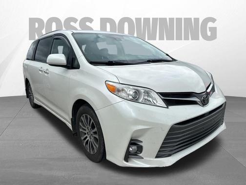 2020 Toyota Sienna XLE