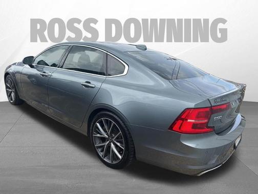 2020 Volvo S90 T6 Momentum