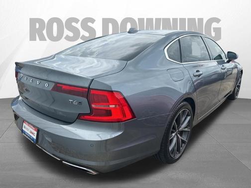 2020 Volvo S90 T6 Momentum