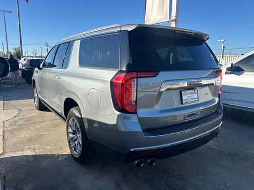 Sterling Metallic 2023 GMC Yukon XL Denali