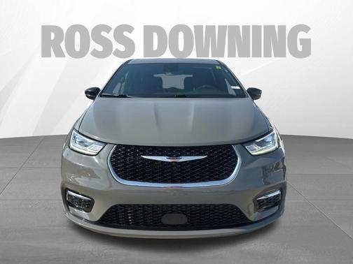 Ceramic Gray Clearcoat 2025 Chrysler Pacifica Select