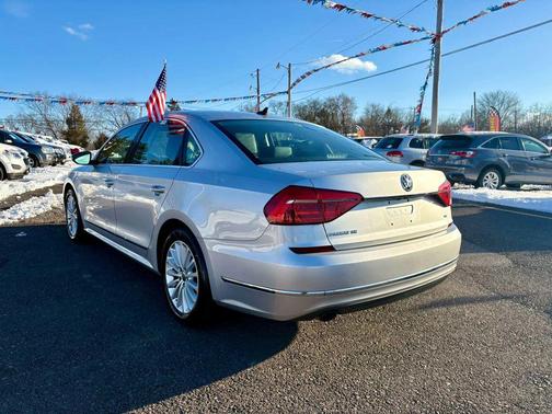 2016 Volkswagen Passat 1.8T SE w/Technology