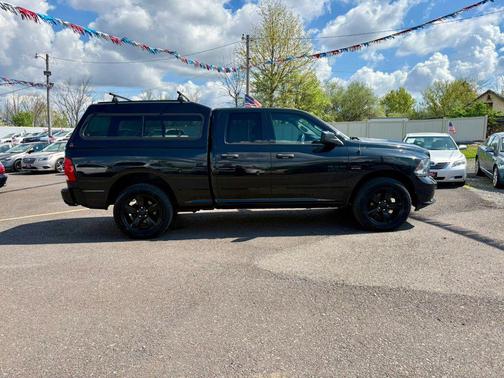 Brilliant Black Crystal Pearlcoat 2017 RAM 1500 Express
