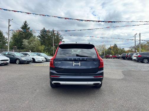 2016 Volvo XC90 T6 Momentum