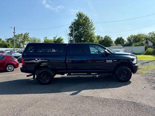 2017 RAM 2500 Tradesman Crew Cab 4x4 6'4' Box
