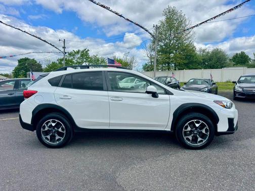 Crystal White Pearl 2019 Subaru Crosstrek 2.0i Premium