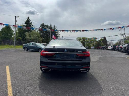 Black 2016 BMW 750 I