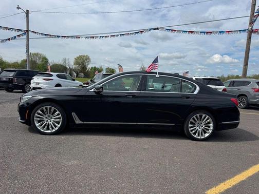 Black 2016 BMW 750 I