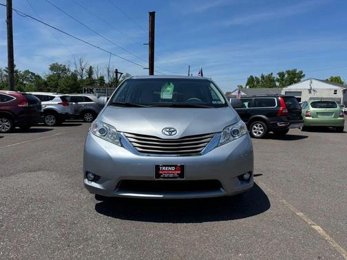 2014 Toyota Sienna XLE