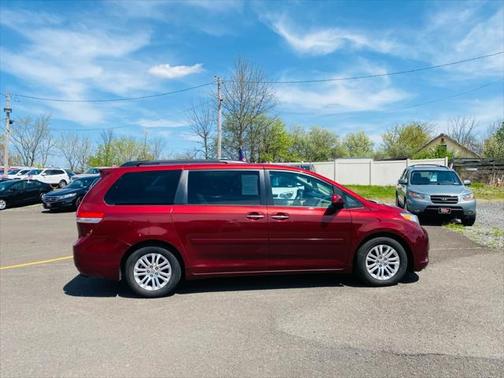 2014 Toyota Sienna XLE