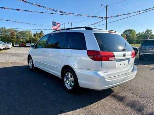 2004 Toyota Sienna XLE