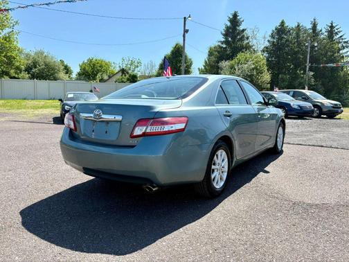 Green 2010 Toyota Camry XLE