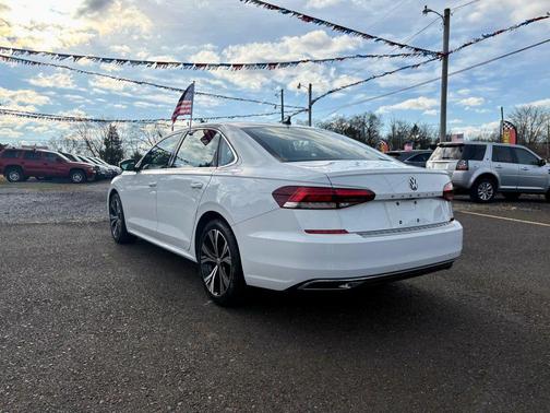 2022 Volkswagen Passat 2.0T SE