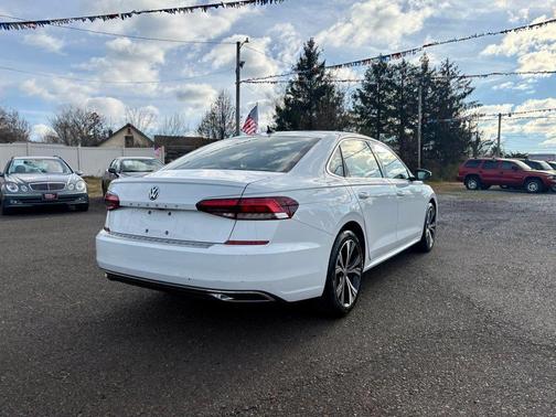 2022 Volkswagen Passat 2.0T SE