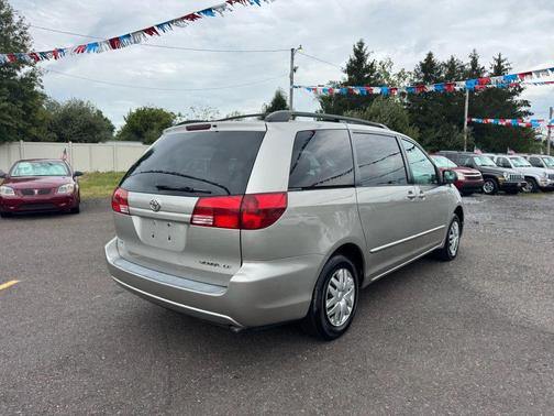 2005 Toyota Sienna LE