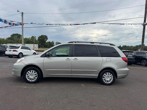 2005 Toyota Sienna LE
