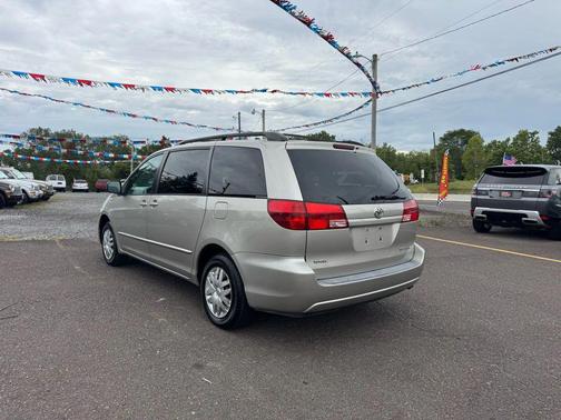 2005 Toyota Sienna LE