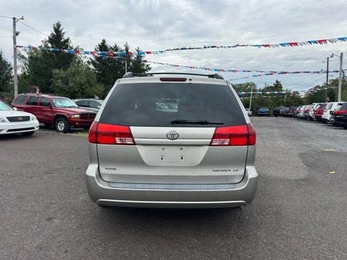 2005 Toyota Sienna LE