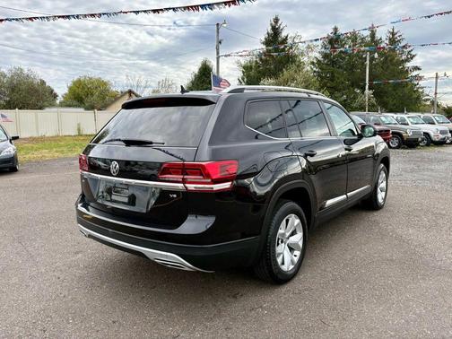 2018 Volkswagen Atlas SE w/Tech Pkg Sport Utility 4D