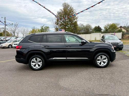 2018 Volkswagen Atlas SE w/Tech Pkg Sport Utility 4D