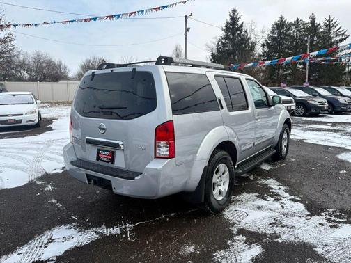 2005 Nissan Pathfinder SE