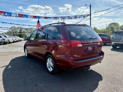 2005 Toyota Sienna LE