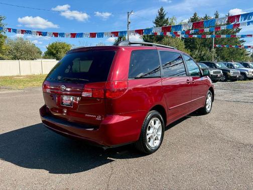 2005 Toyota Sienna LE