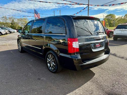 2015 Chrysler Town & Country S