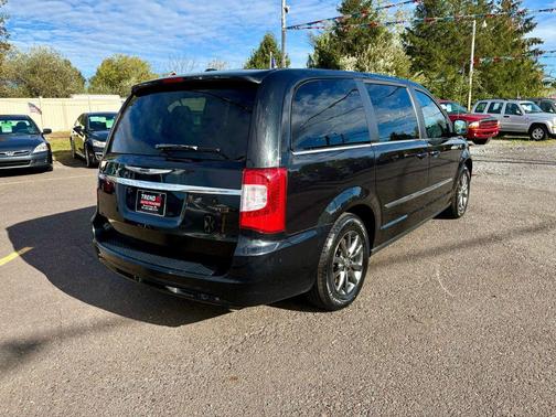 2015 Chrysler Town & Country S