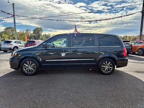 2015 Chrysler Town & Country S