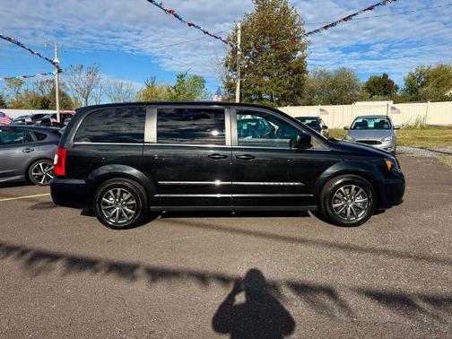 2015 Chrysler Town & Country S